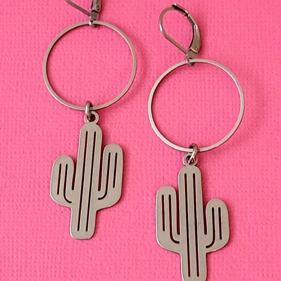SAGUARO CACTUS Circle Charm Earrings Stainless Steel Lever Back Western Cowgirl - Picture 3 of 6